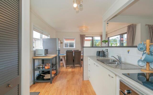 Beach House on Hetherington - Whangamata Holiday Home