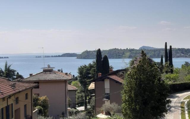 VALLE FIORITA 42 - Lake view apartment