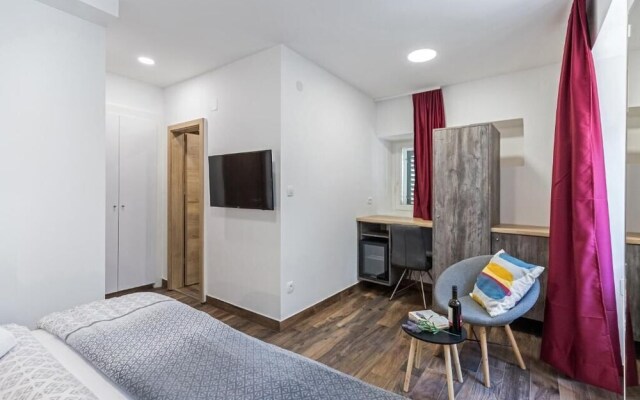 Apinelo Port Rooms