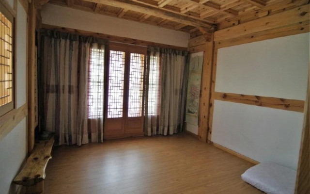Cheongju Solhyang Hanok Pension