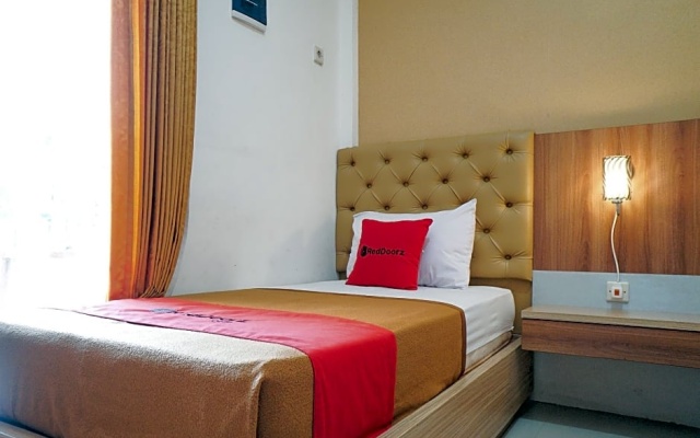 RedDoorz Syariah @ Buduran Sidoarjo – Guest Rooms – Sidoarjo