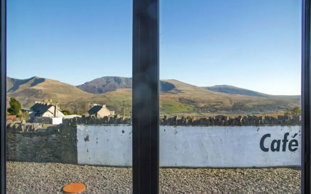 Canolfan Y Fron - Hostel