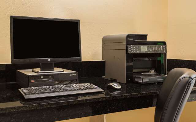 Days Inn & Suites by Wyndham Augusta Near Fort Eisenhower