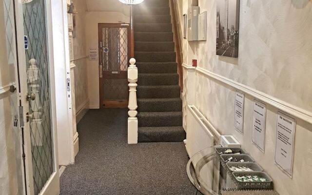 Ascot Hotel