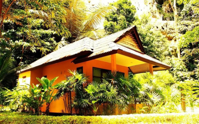 Tonsai Bay Resort