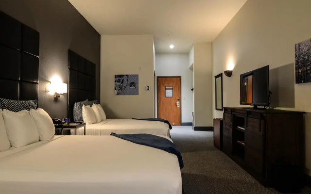 Wood River Inn & Suites