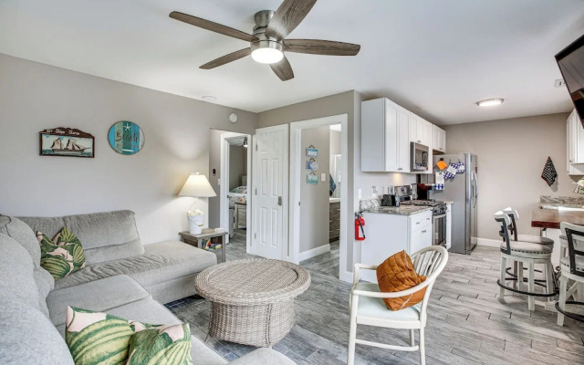 Bright Duplex Condo: Walk to Brigantine Beach!