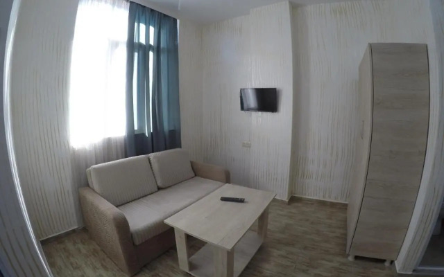 Angisa Guest House 68A