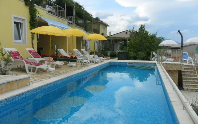 Zlato - With Pool - A4 Mendula