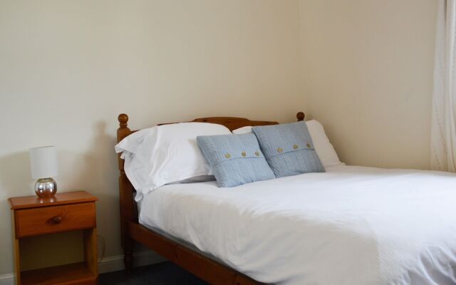 Attractive 3 Bedroom Flat in Central Haymarket