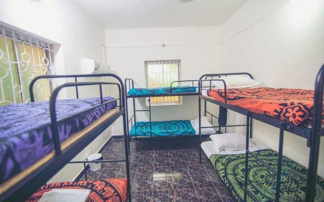 Roadhouse Hostels Anjuna Goa – Guest Rooms – Anjuna