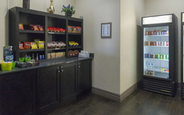 Red River Inn And Suites