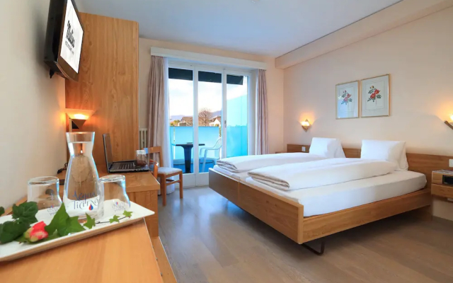 Ascona Lodge, Pool & Garden Retreat