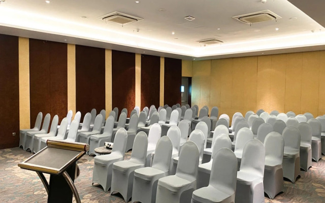 Harper Wahid hasyim Medan by ASTON