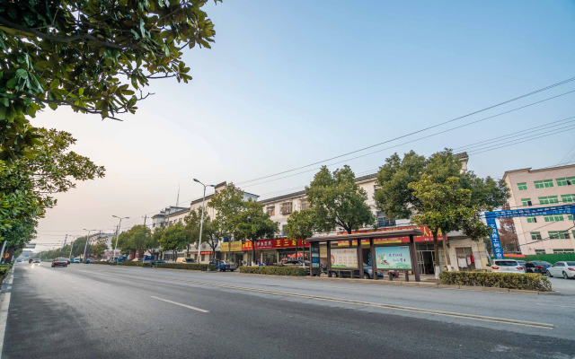 Qianshan Zhongyi Boutique Hotel