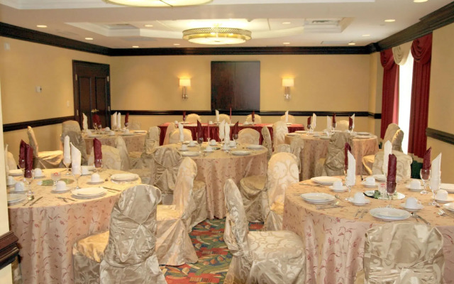 Hampton Inn & Suites By Hilton Toronto Airport