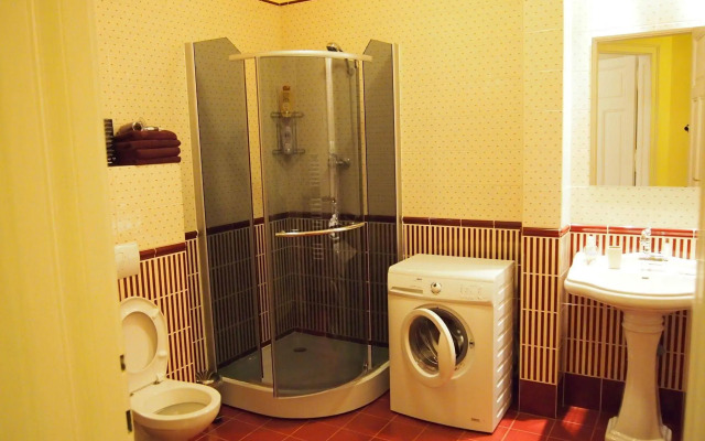 Lira Apartments