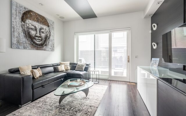 Luxury 4BR Townhouse in Downtown Toronto