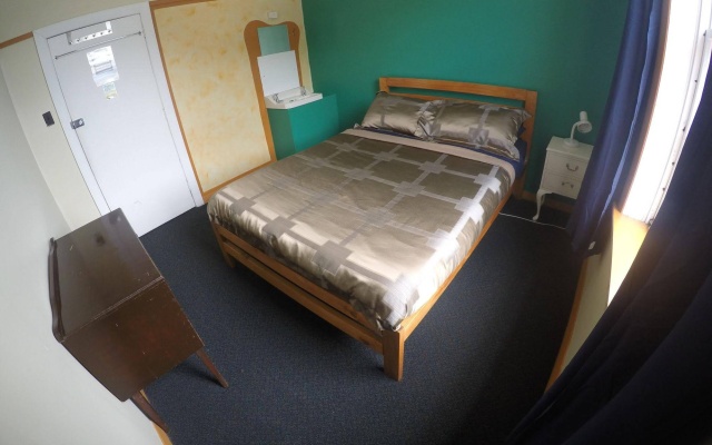 The Duke Hostel – Guest Rooms – Greymouth