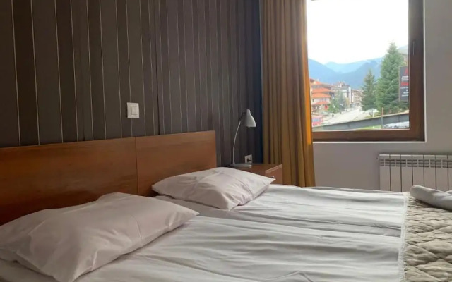 Apartment Stayinn Granat in Bansko - Next to Gondola Lift, Perfect for 3 Guests