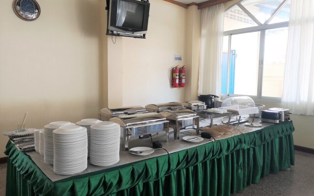 Dee Prom Hotel