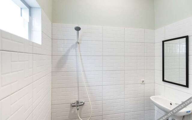 RedDoorz Plus near RS USU Medan 2