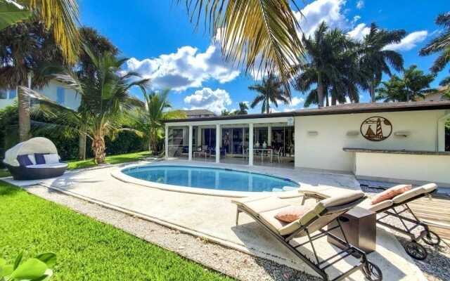 Paradise Awaits - Wkly 3 Bedroom Home