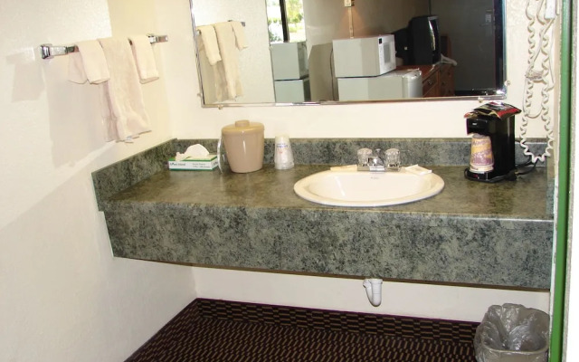 Columbus Inn & Suites