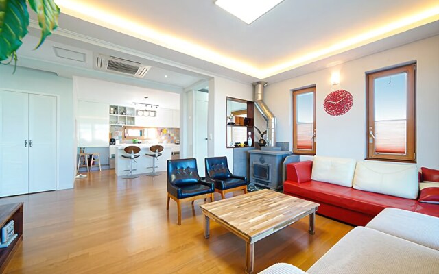 Jeju Dongmun Byeoljang Pension