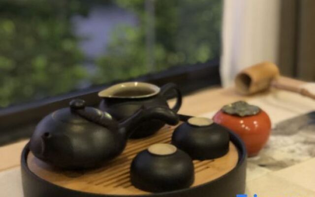 Yuehu Lakeview Guesthouse