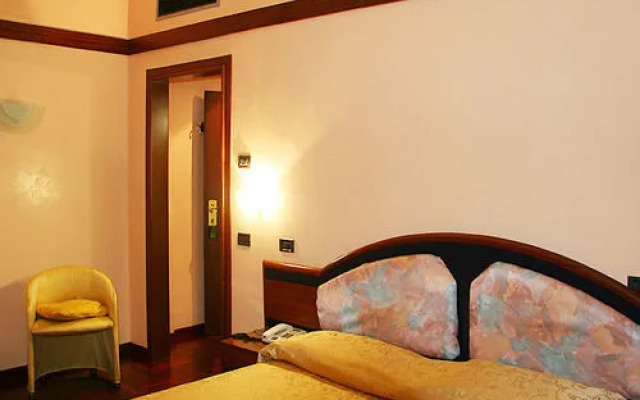 Hotel Cesari