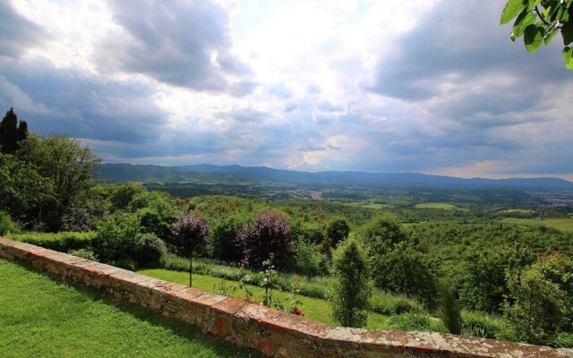 Apartment in Pergine Valdarno With Pool