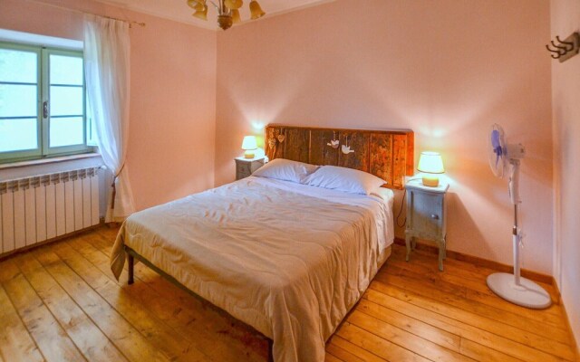 Stunning Home in Arezzo With 5 Bedrooms, Jacuzzi and Wifi