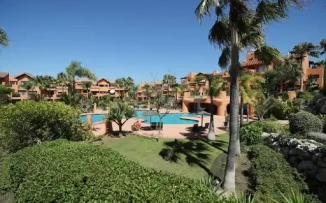 Sotoserena Tropical Flat- sleeps4