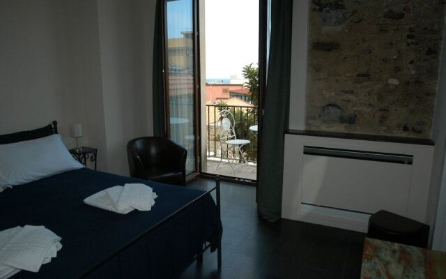 Castello D'Alcontres B&B