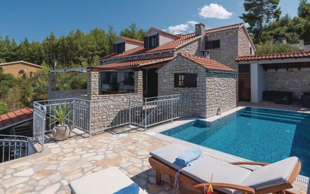 Stunning Home in Prigradica With Sauna, Wifi and 5 Bedrooms