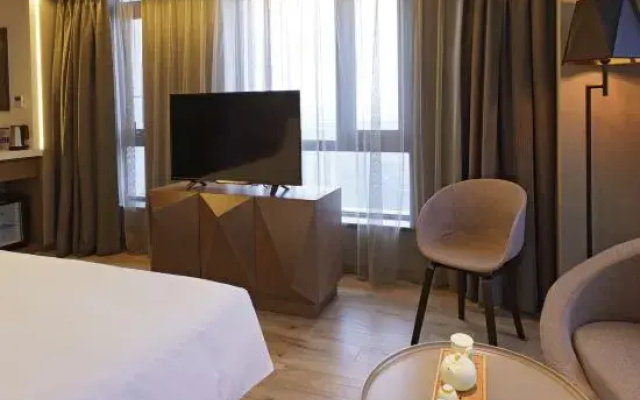 Accompanying Hotel·Yipin (Shanghai Lujiazui Financial and Trade Zone)