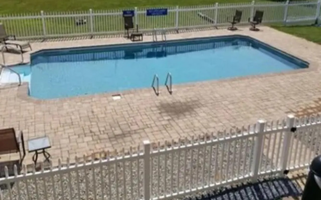 Days Inn And Suites By Wyndham Lancaster Amish Country