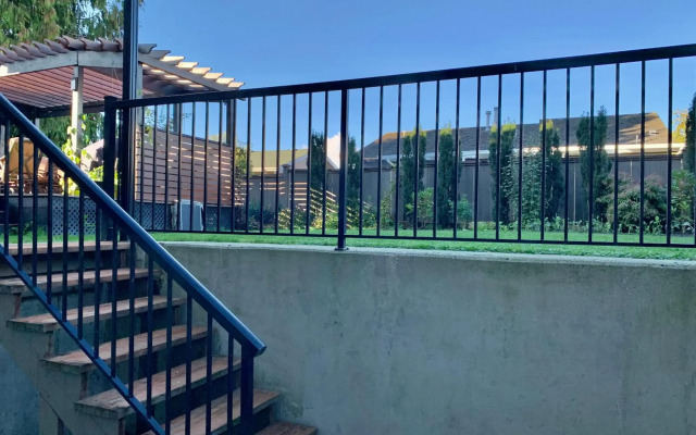 Spacious Burnaby Guest Home