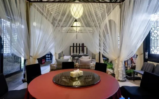 Yueshang Zen Space Homestay (Jinxi Ancient Town)