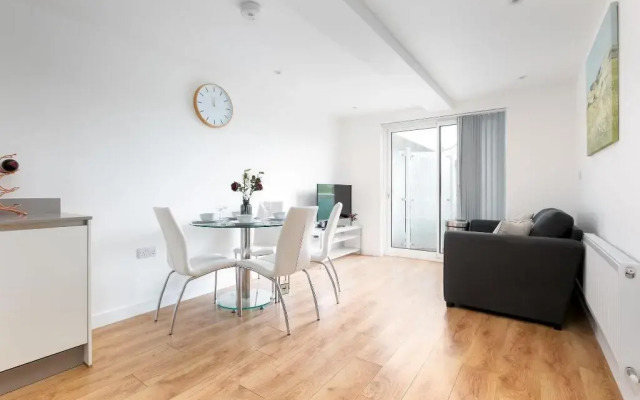 Skyvillion Tower Points - Tower Point Lovely apartment in Enfield London