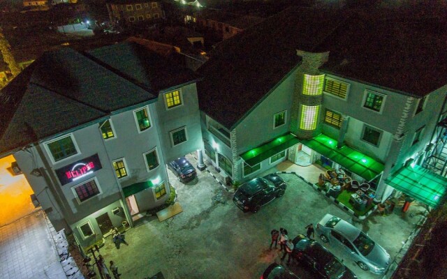Eclipse Hotel and Lounge