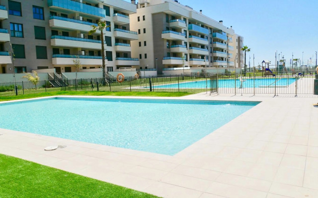 Playa Los Álamos, descanso y ocio en Torremolinos