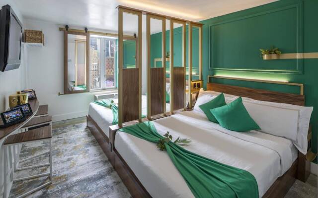 Lord & Moris - Times Square Hotel