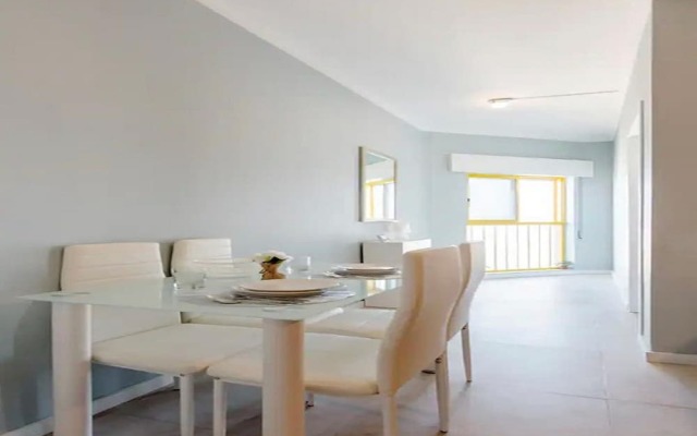 Cozy and Sunny Coastal Escape With Stunning Views
