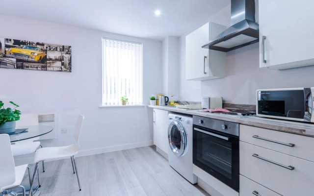 Stunning and Modern 2 Bedroom Apt in Liverpool