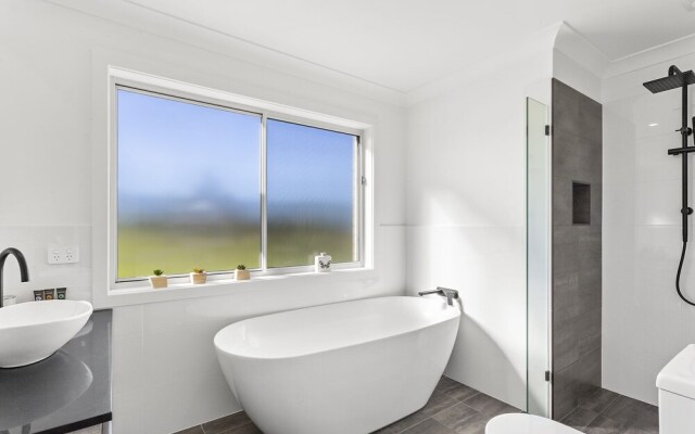 Whale Studio Apartment, 1a Ocean Street