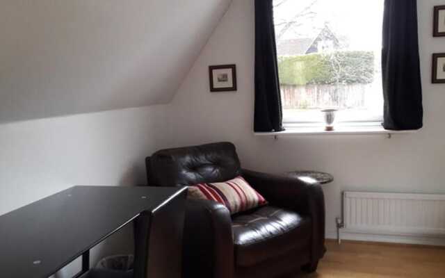 3 Bed House - Sleeps 5 - Sauna - Garden - Gym