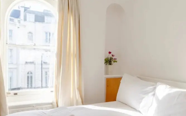 Spacious 1BD Flat 5 Mins to Paddington Station!
