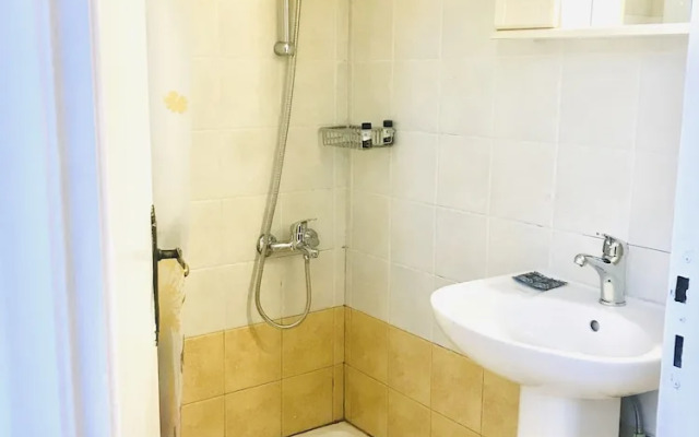 Room-studio in Banos Apartments With sha